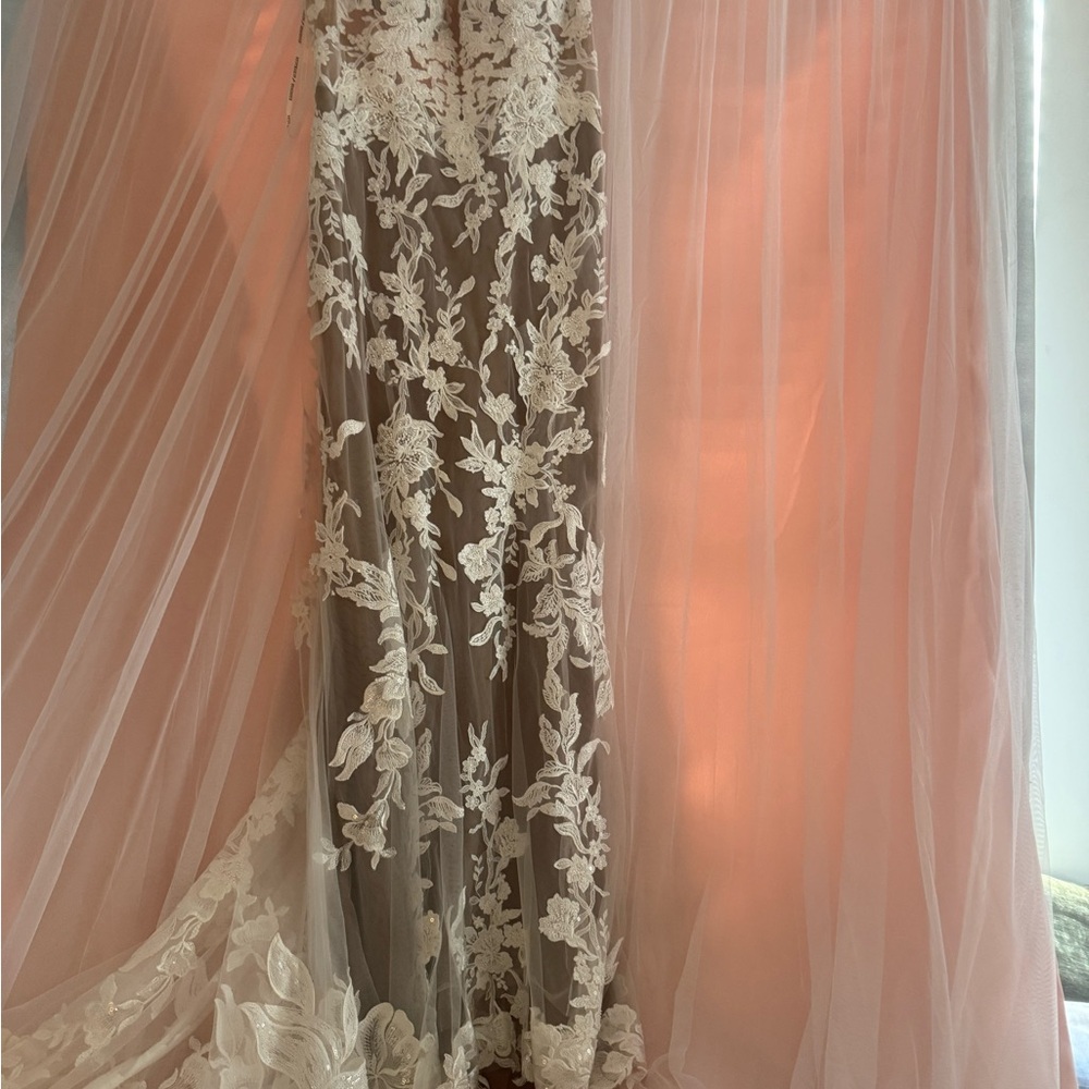 Elegant Lace Wedding Dress